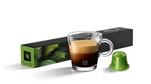 Étui de capsules Nespresso World Explorations Rio de Janeiro avec motifs de feuilles exotiques et une tasse d'espresso, disponible chez ZEE GOURMET Dakar.